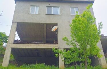 Bozcaali Mahallesinde 2 katlı komple bina ve 7,461 Dönüm Fındık Bahçesi