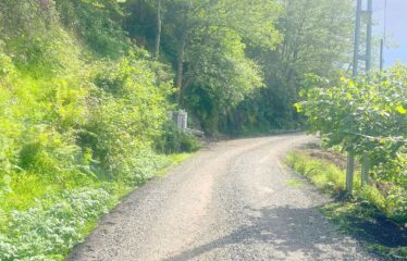 KARABURUN KÖYÜNDE İKİ YOL ARASINDA SATILIK ARAZİ