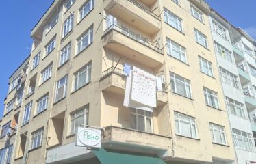 ÇARŞI MERKEZİNDE 5 KATDA 2+1 SATILIK KÖŞE DAİRE