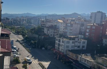 YEŞİLTEPEDE CADDE ÜZERİ HARİKA KONUM 3+1 SATILIK DAİRE